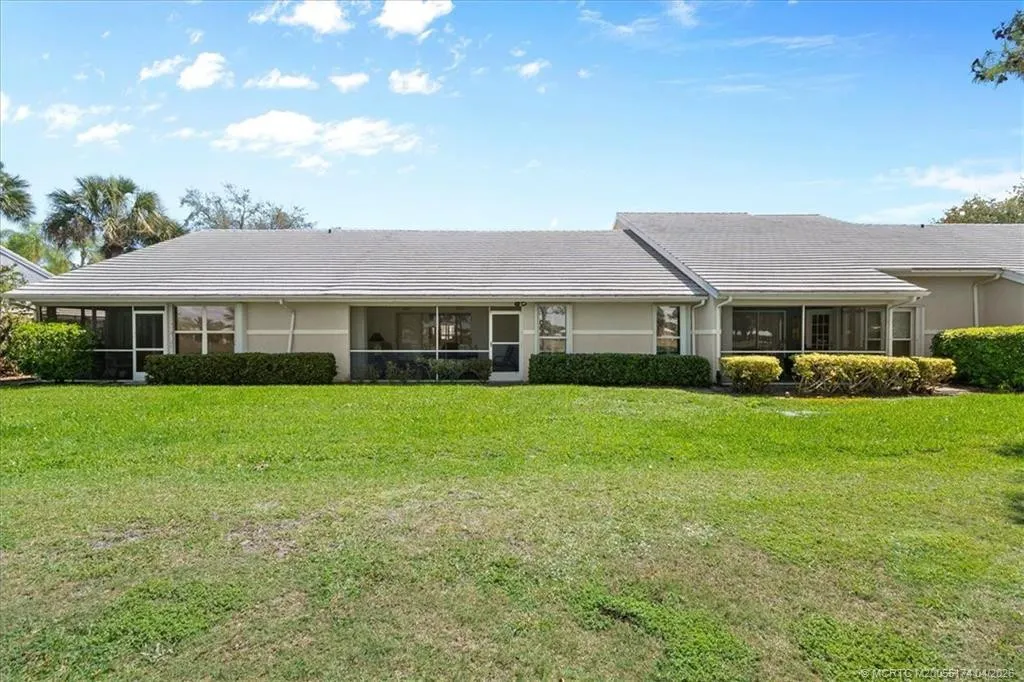 2424 SW Foxpoint Trail