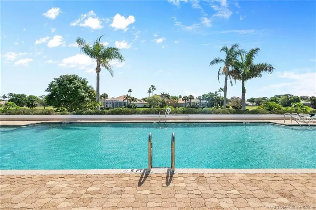 2424 SW Foxpoint Trail