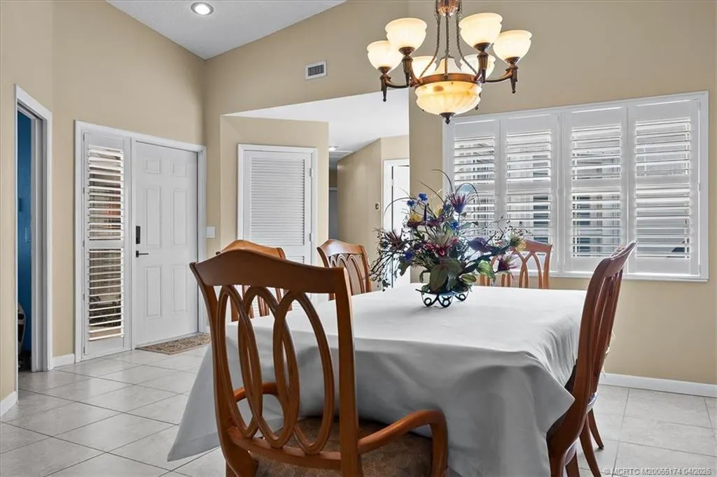 2424 SW Foxpoint Trail