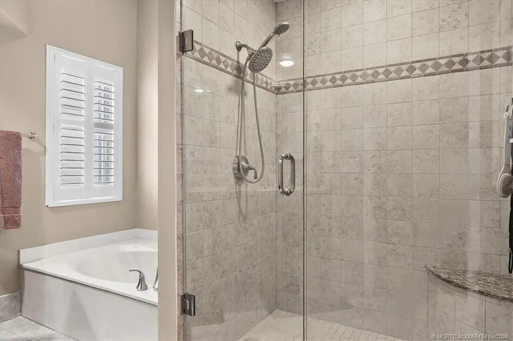 2424 SW Foxpoint Trail