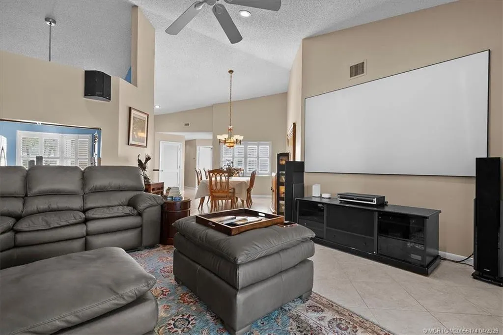 2424 SW Foxpoint Trail