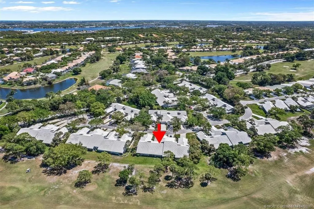 2424 SW Foxpoint Trail