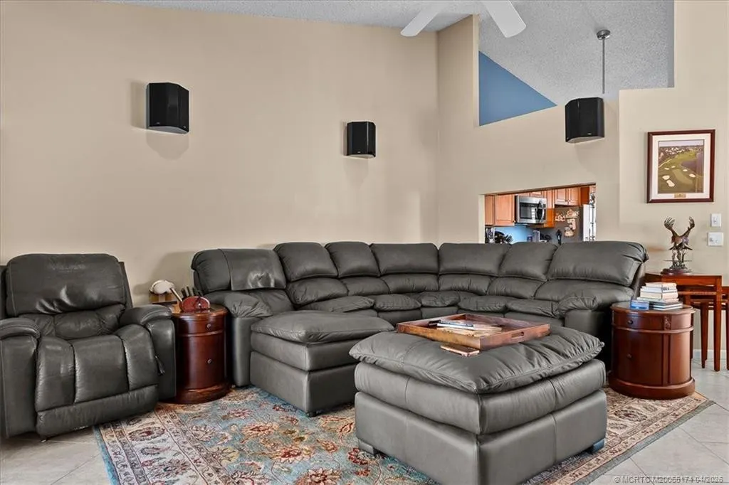 2424 SW Foxpoint Trail