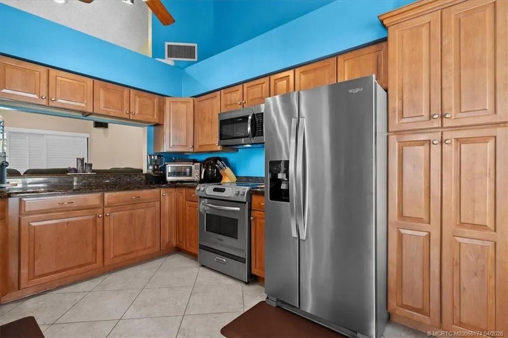 2424 SW Foxpoint Trail