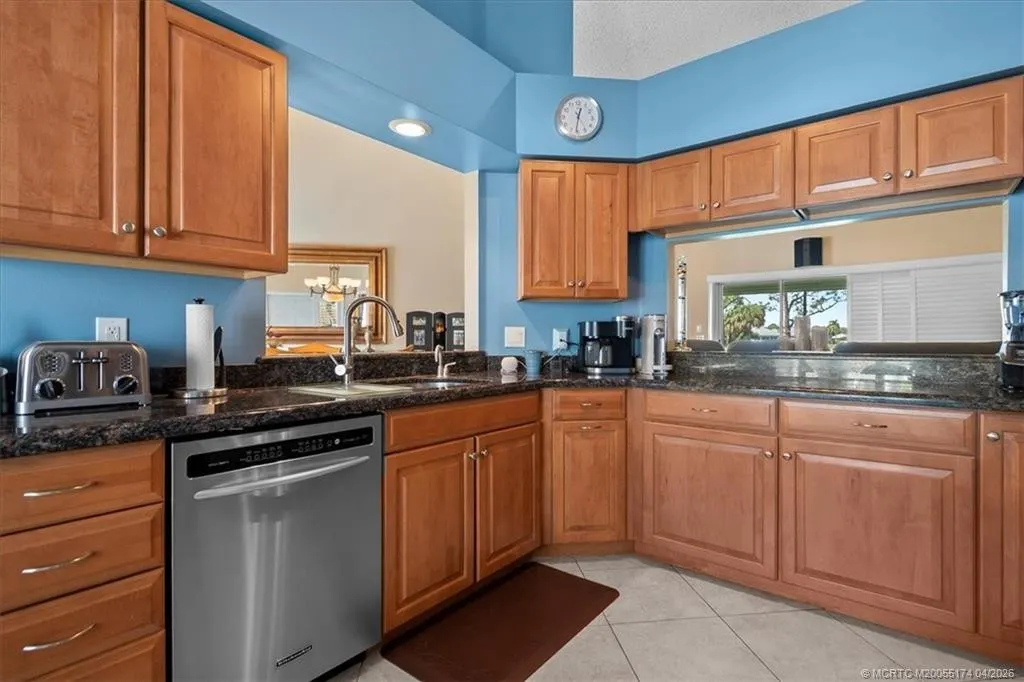 2424 SW Foxpoint Trail