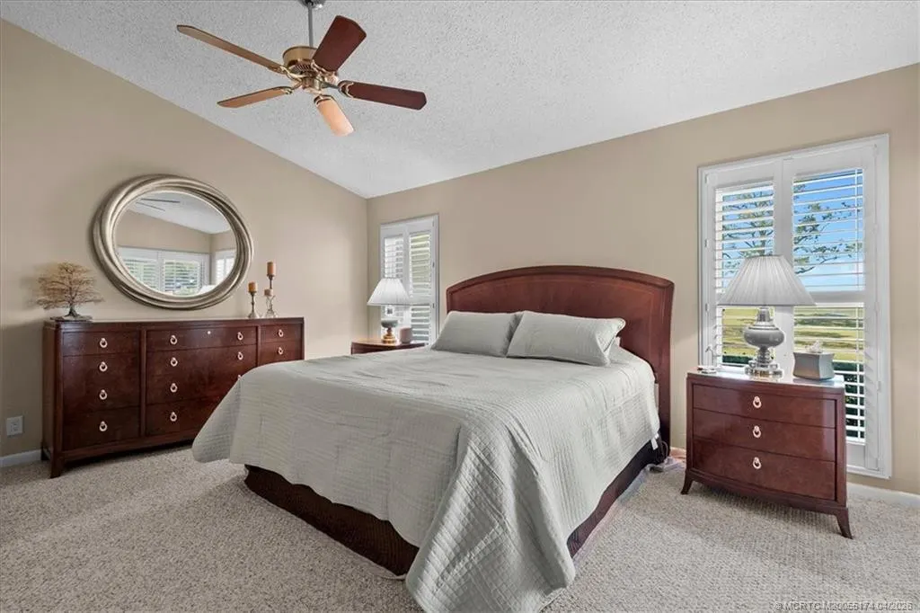 2424 SW Foxpoint Trail
