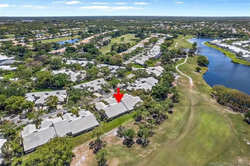 2424 SW Foxpoint Trail