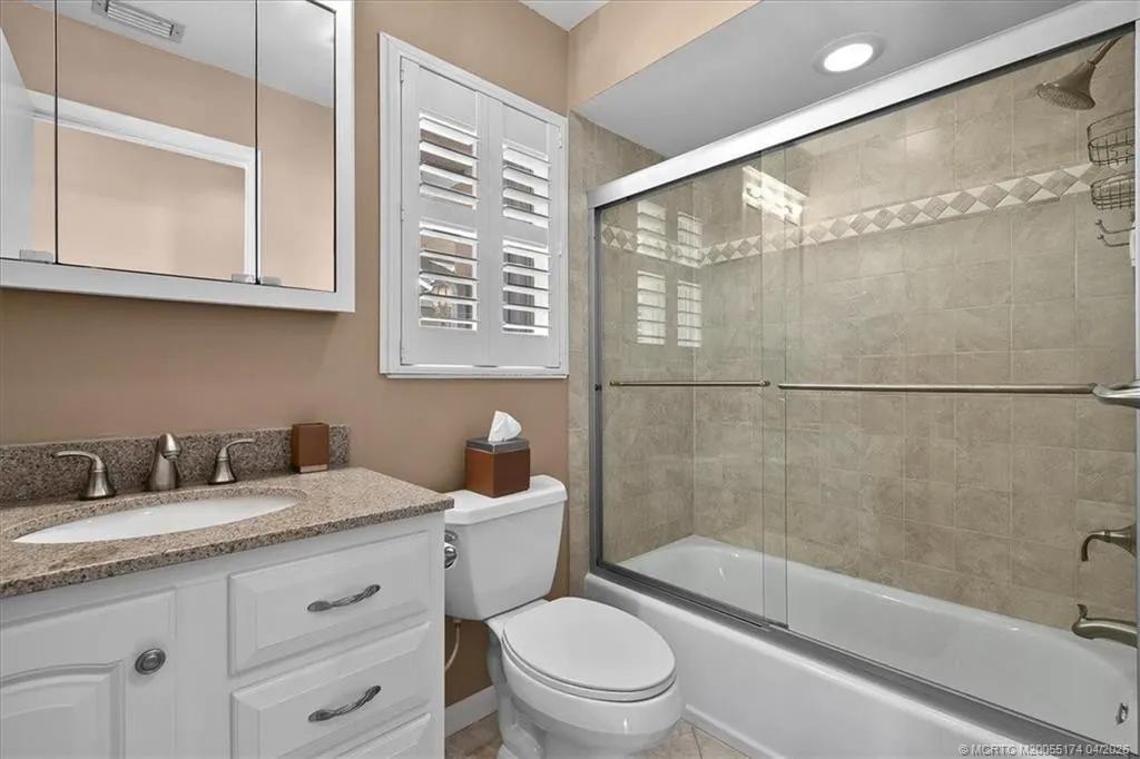 2424 SW Foxpoint Trail