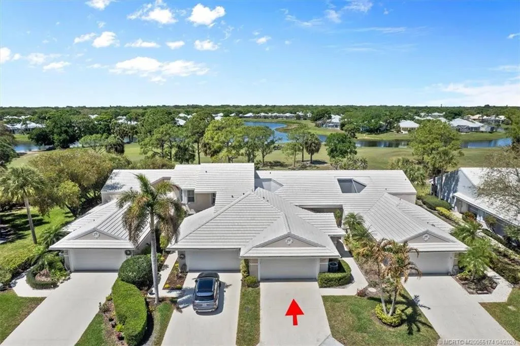 2424 SW Foxpoint Trail