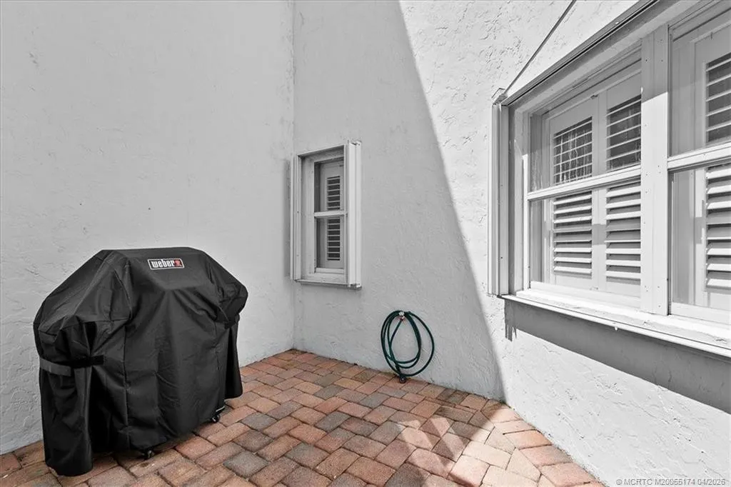 2424 SW Foxpoint Trail