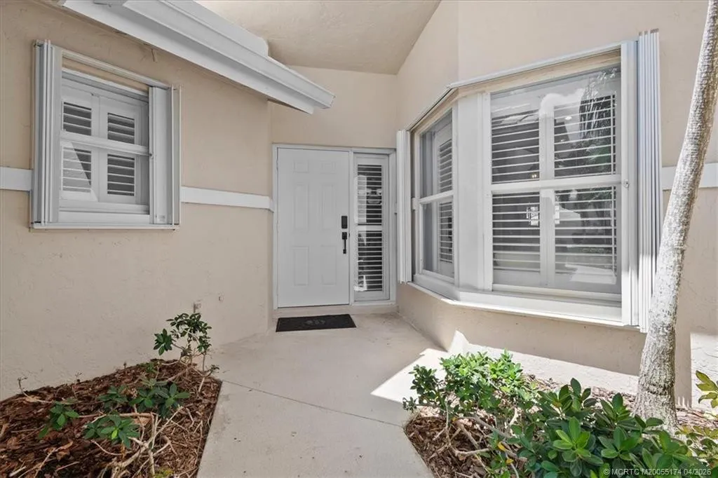 2424 SW Foxpoint Trail
