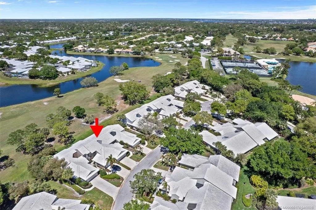 2424 SW Foxpoint Trail