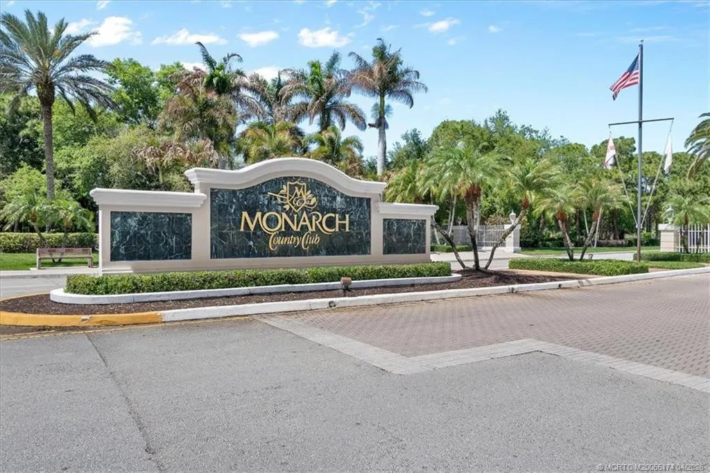 2424 SW Foxpoint Trail