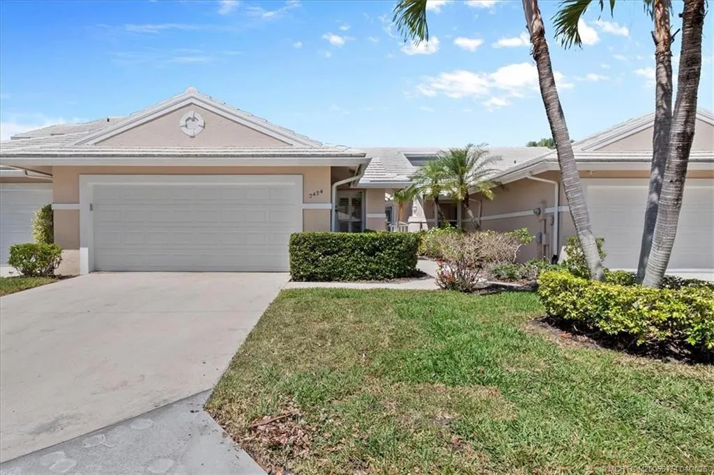 2424 SW Foxpoint Trail