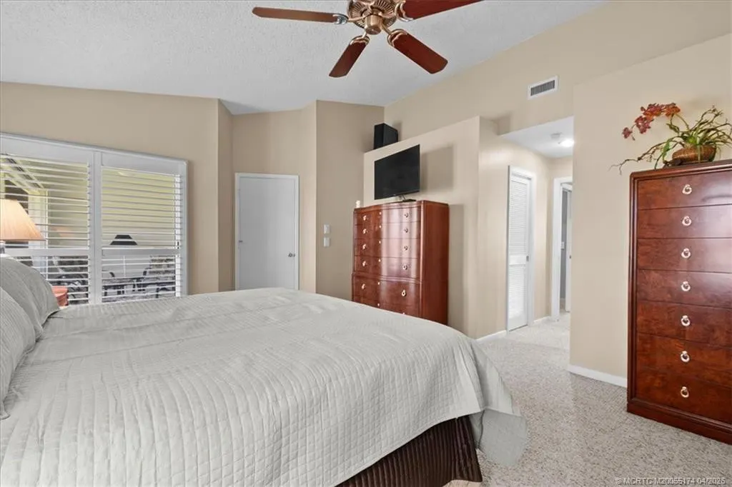 2424 SW Foxpoint Trail