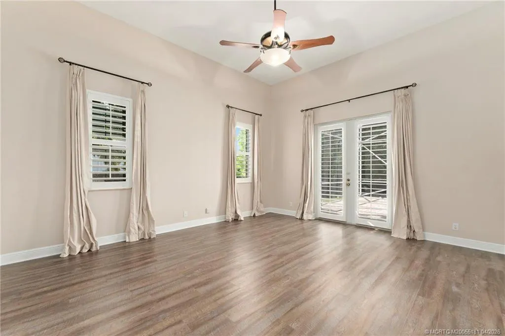 511 SW Squire Johns Lane