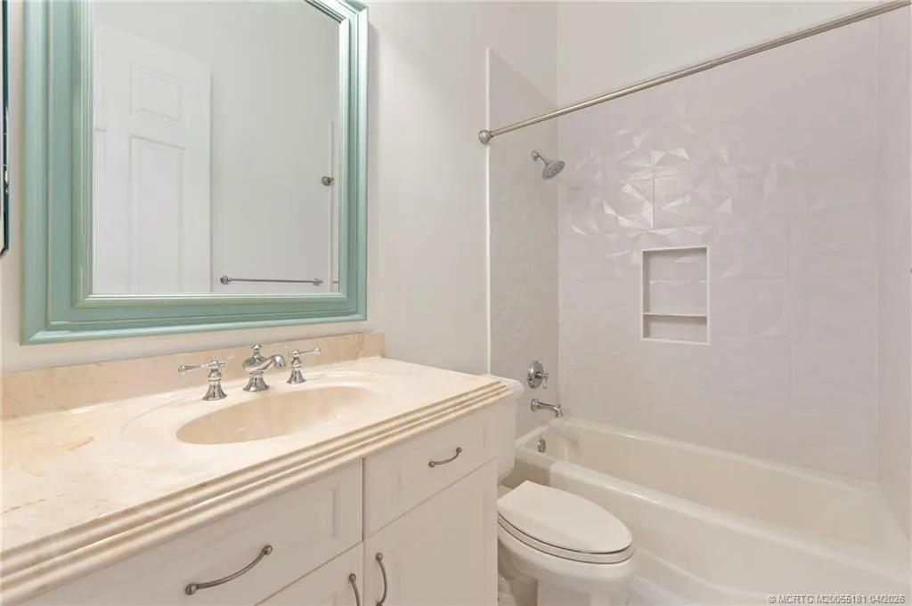 511 SW Squire Johns Lane