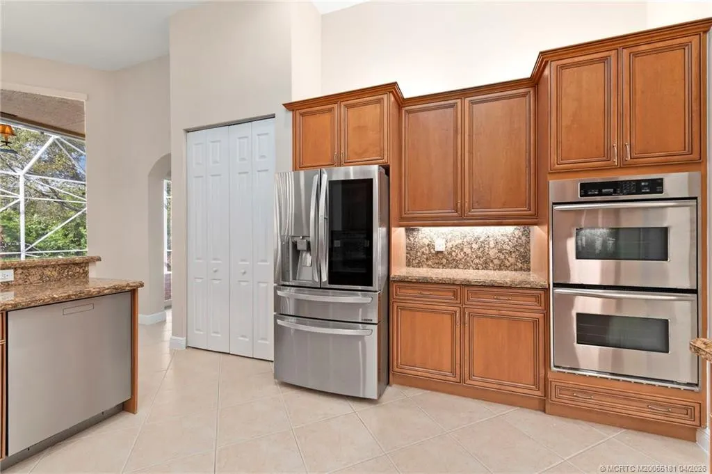 511 SW Squire Johns Lane