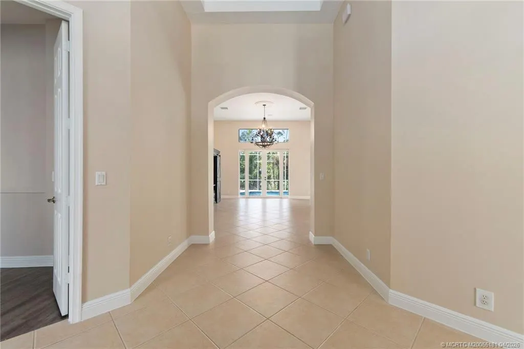 511 SW Squire Johns Lane
