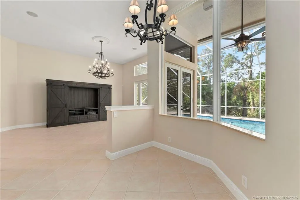 511 SW Squire Johns Lane