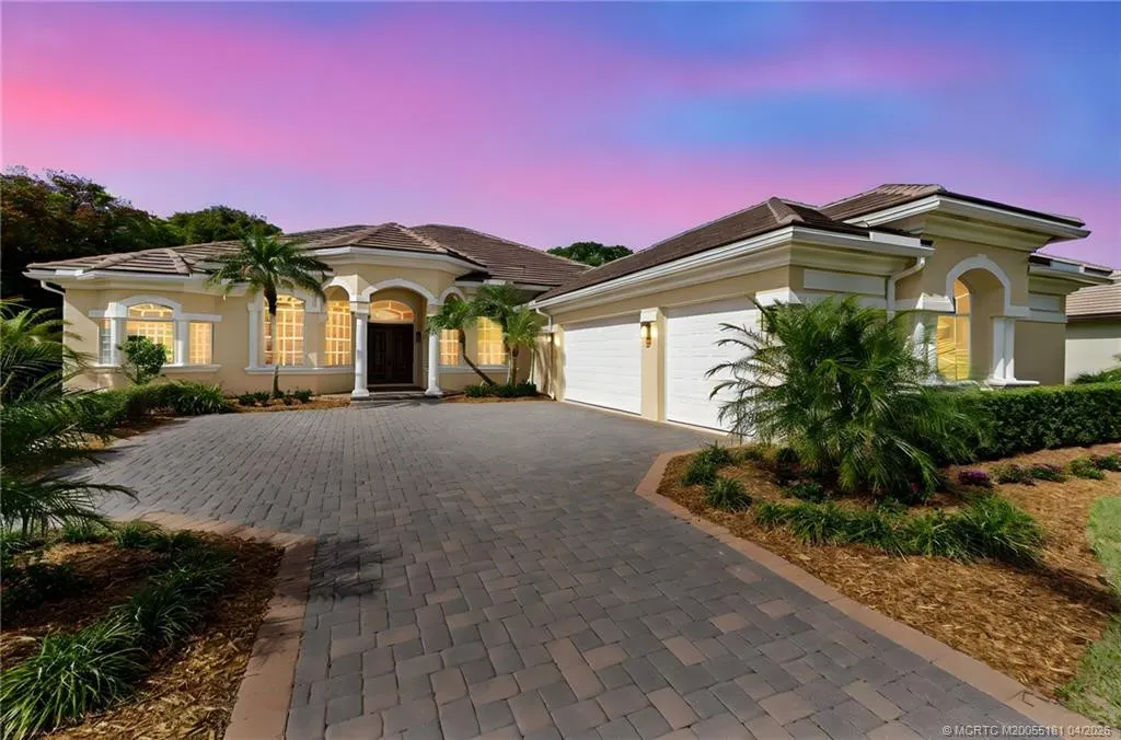 511 SW Squire Johns Lane