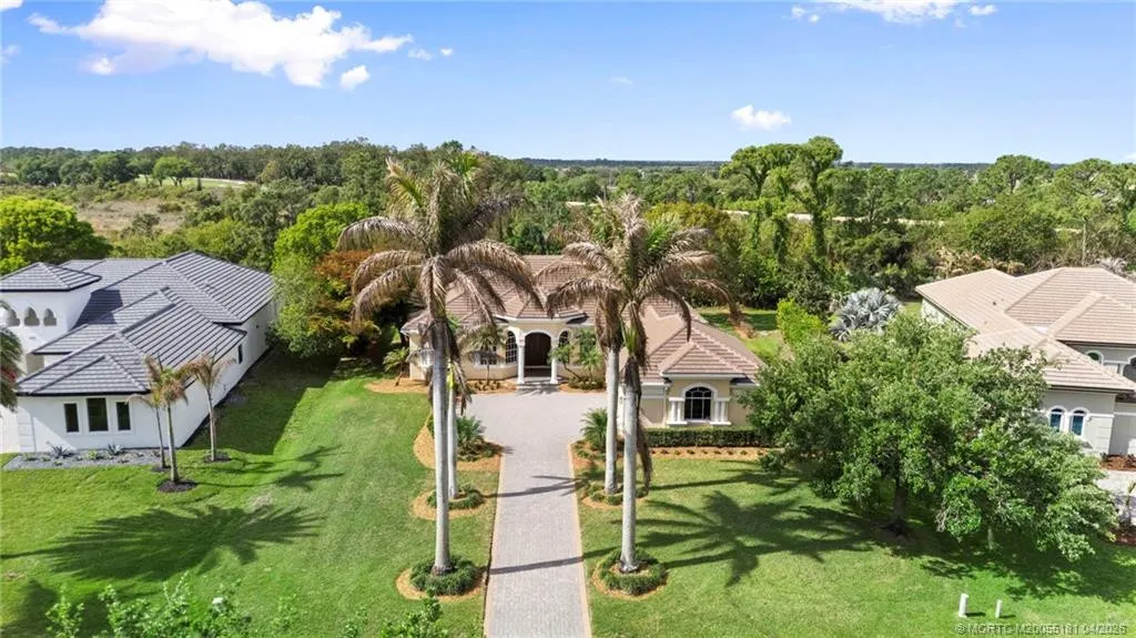 511 SW Squire Johns Lane