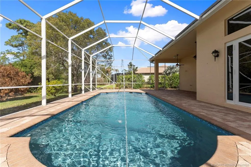 511 SW Squire Johns Lane