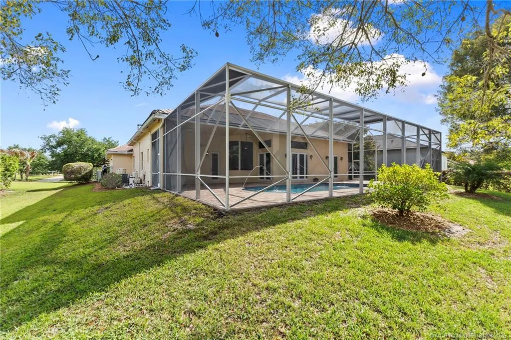 511 SW Squire Johns Lane