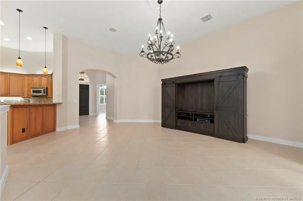 511 SW Squire Johns Lane