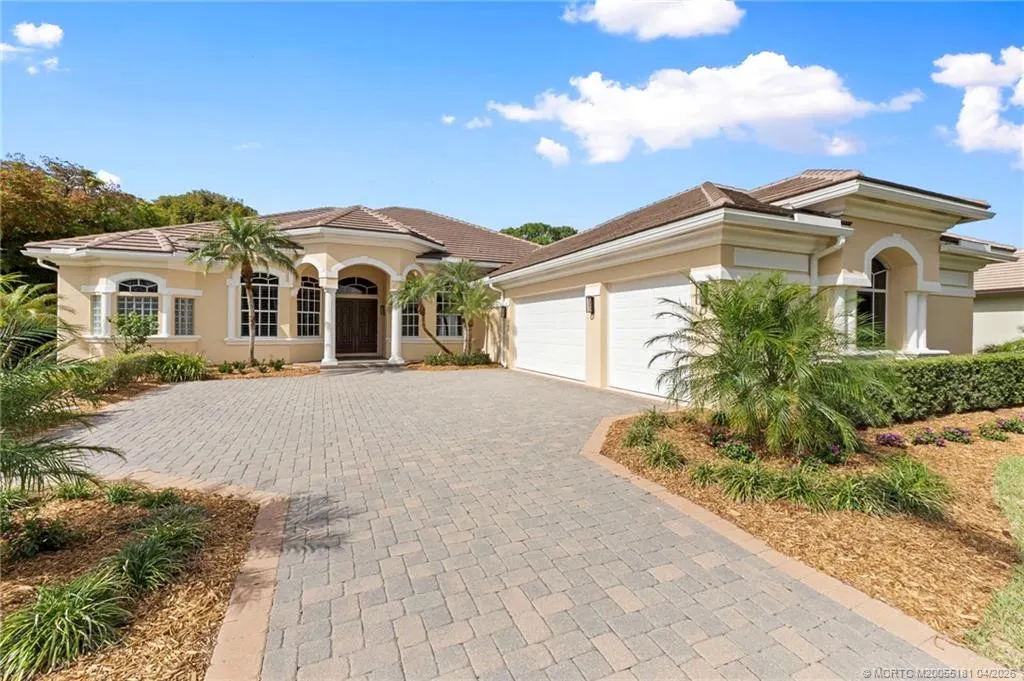 511 SW Squire Johns Lane