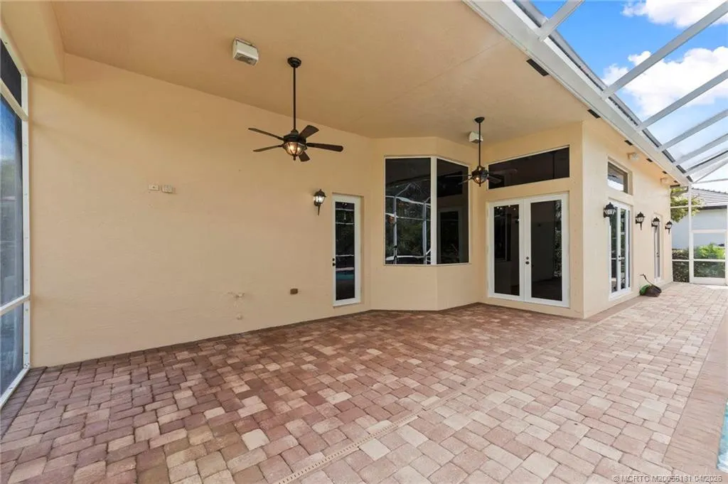 511 SW Squire Johns Lane