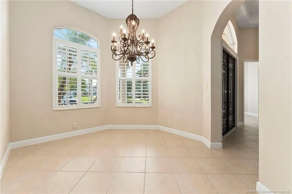 511 SW Squire Johns Lane