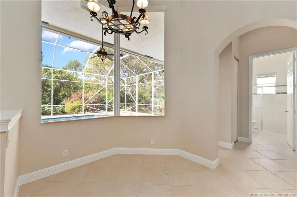 511 SW Squire Johns Lane