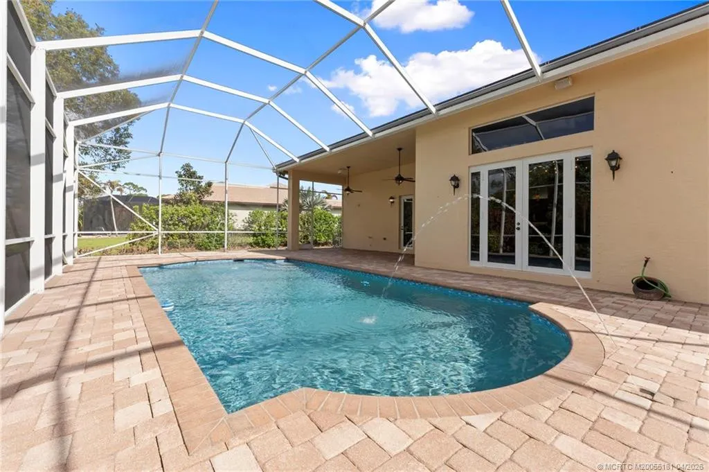 511 SW Squire Johns Lane