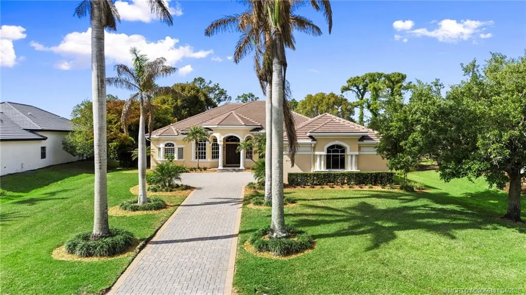 511 SW Squire Johns Lane
