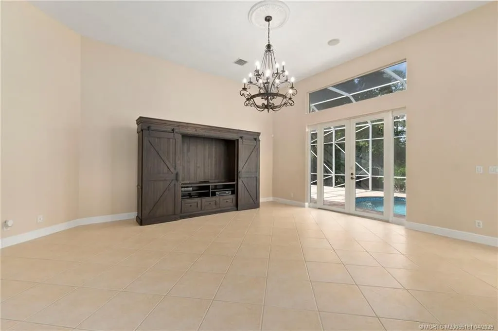 511 SW Squire Johns Lane