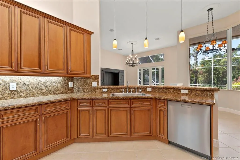 511 SW Squire Johns Lane