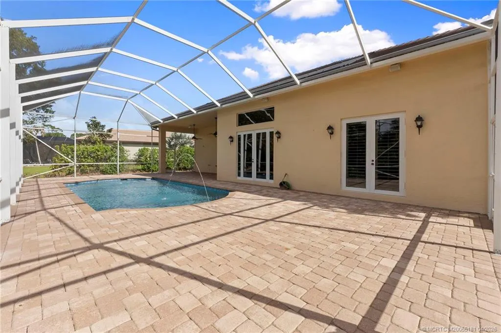 511 SW Squire Johns Lane