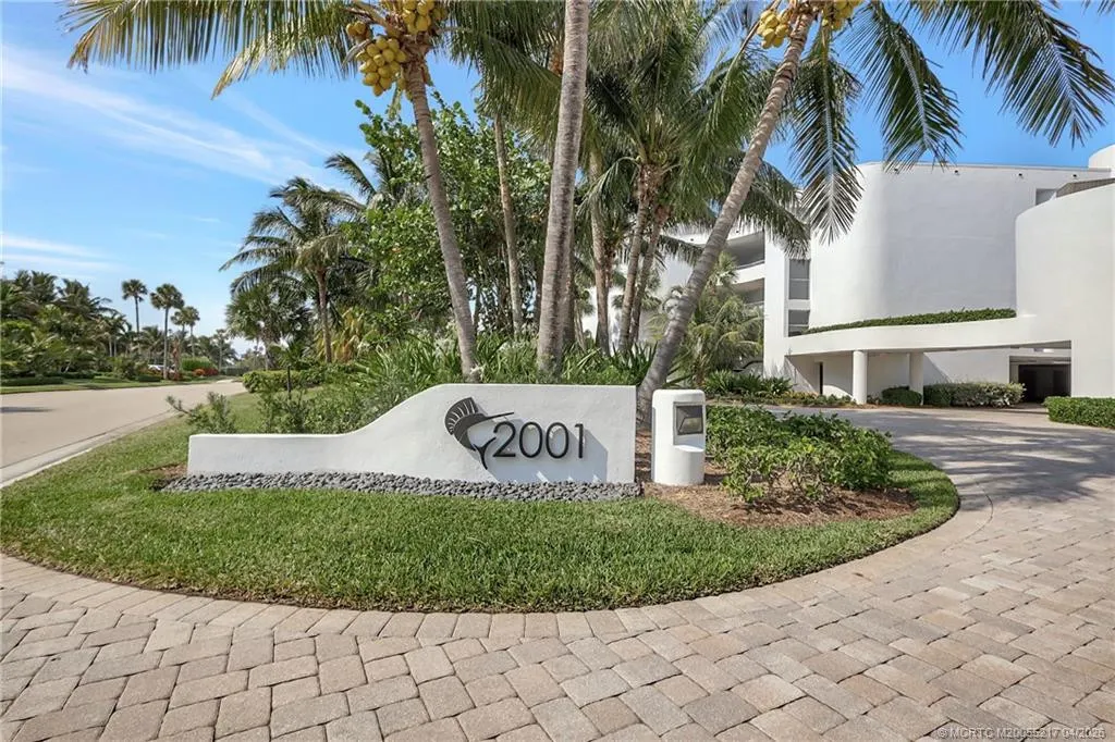 2001 SE Sailfish Point Boulevard #117