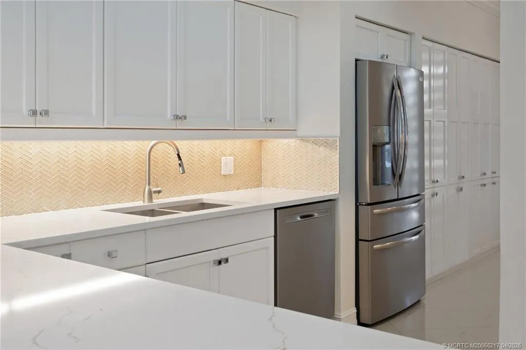 2001 SE Sailfish Point Boulevard #117