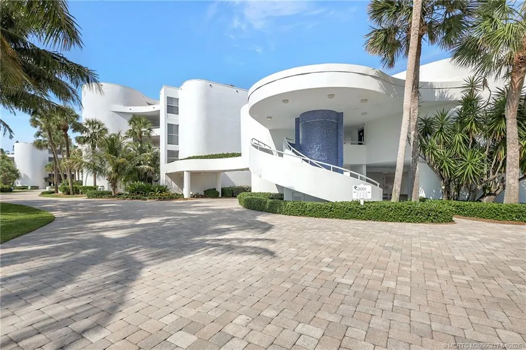 2001 SE Sailfish Point Boulevard #117