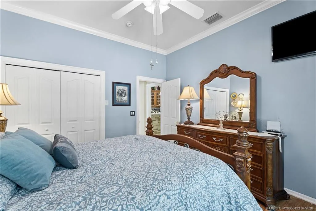 917 SW Blue Stem Way