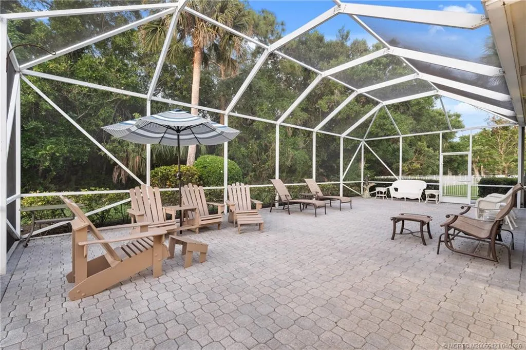 917 SW Blue Stem Way