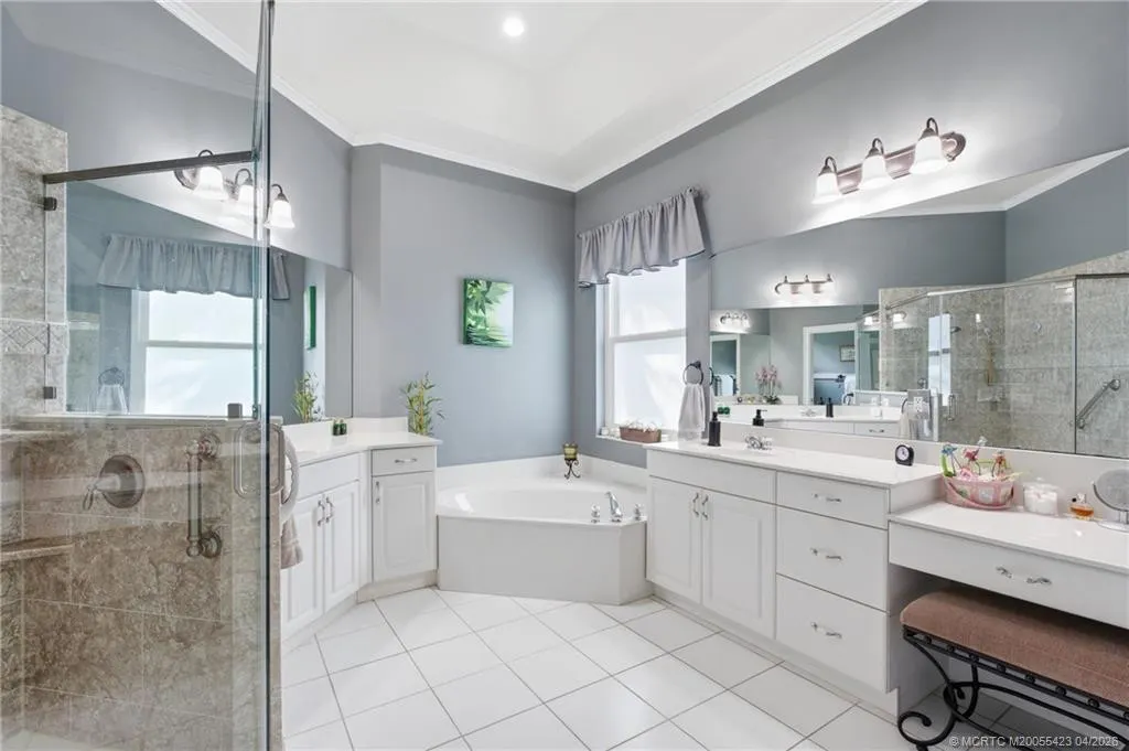 917 SW Blue Stem Way