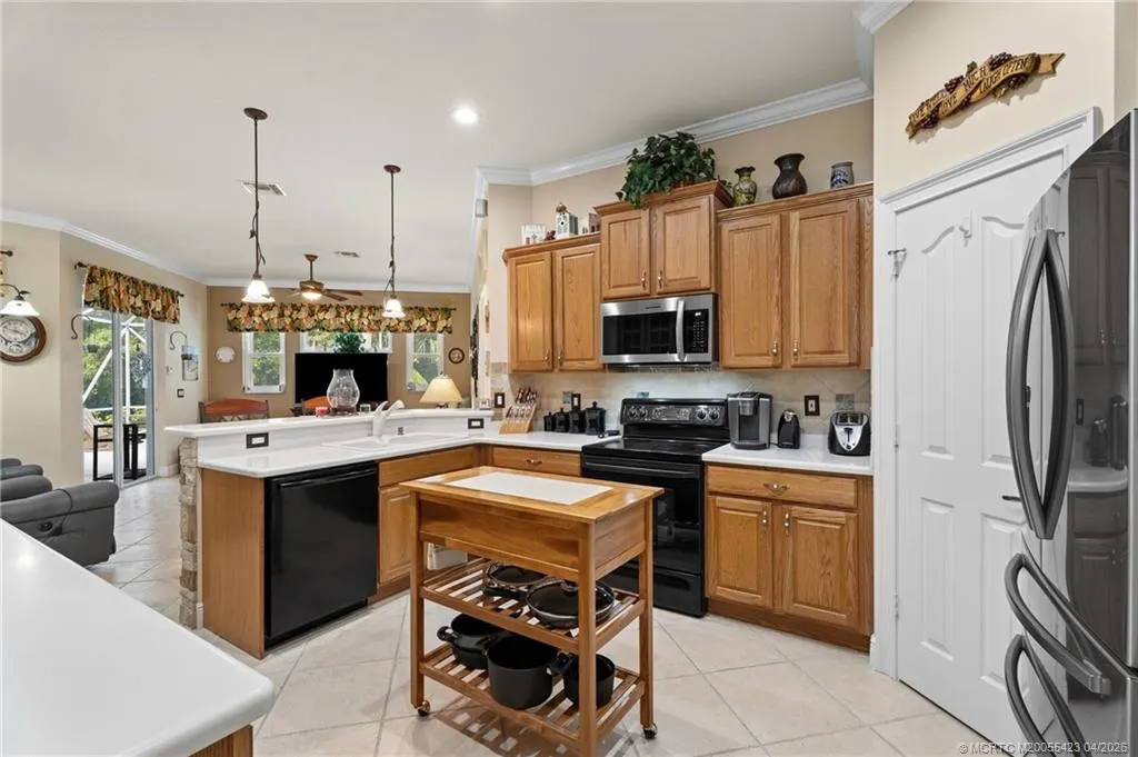 917 SW Blue Stem Way