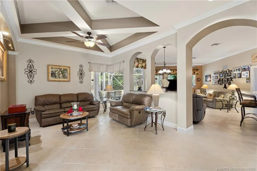 917 SW Blue Stem Way
