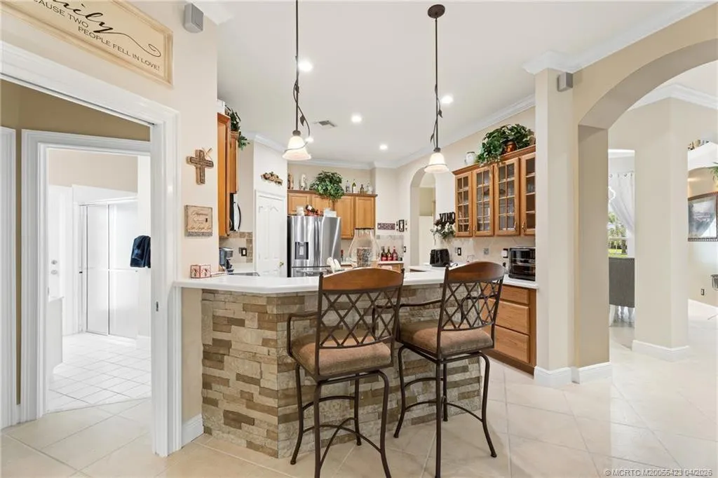 917 SW Blue Stem Way