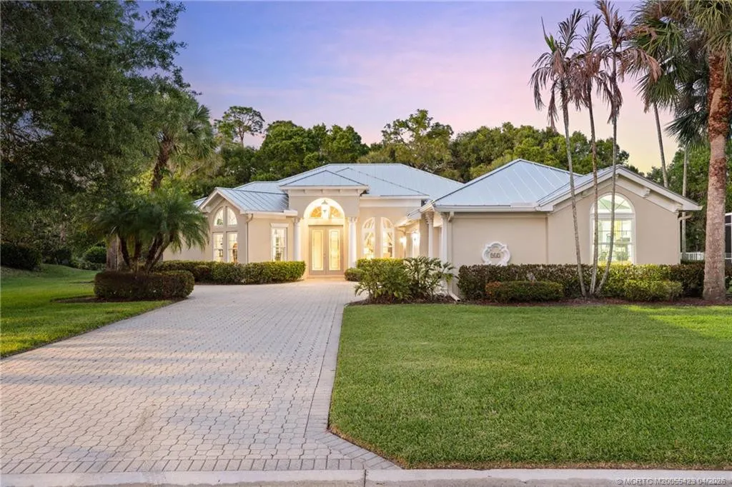 917 SW Blue Stem Way