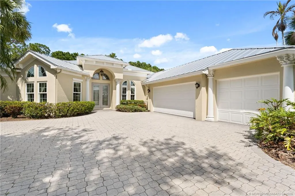 917 SW Blue Stem Way