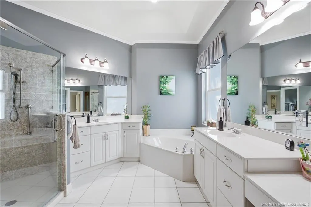 917 SW Blue Stem Way